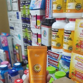 Kem Chống Nắng Dưỡng Ẩm Chiết Xuất Từ Nha Đam Vitamin E Giúp Nuôi Dưỡng Làn Da Khô EKel Korea SPF50 giá sỉ